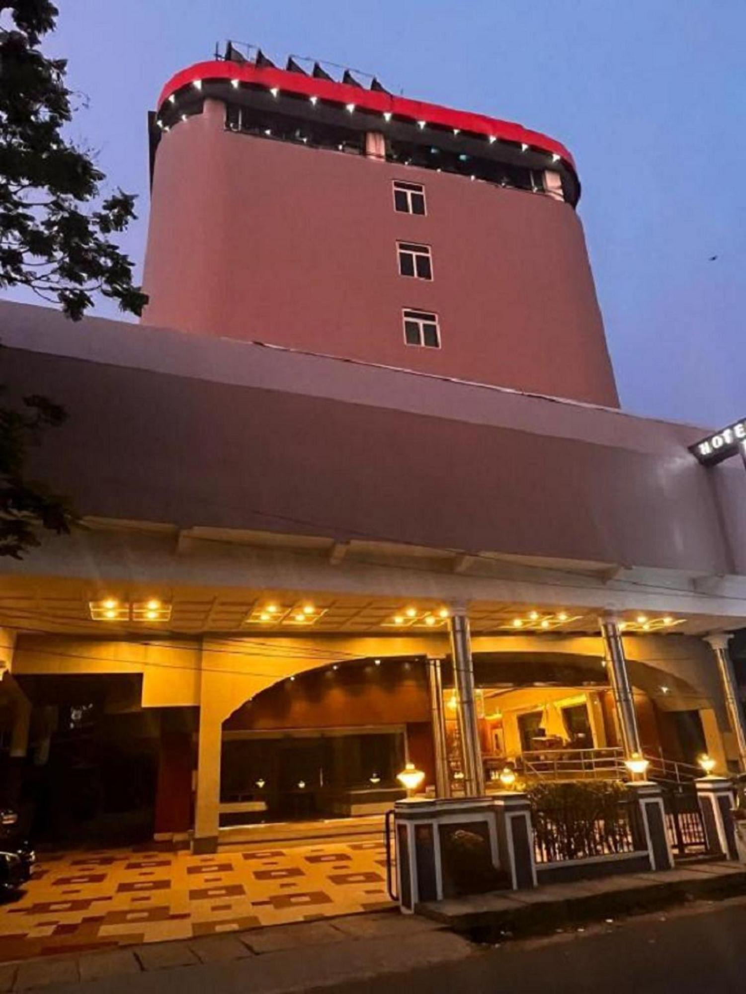 ホテル プレジデンシー Kochi エクステリア 写真