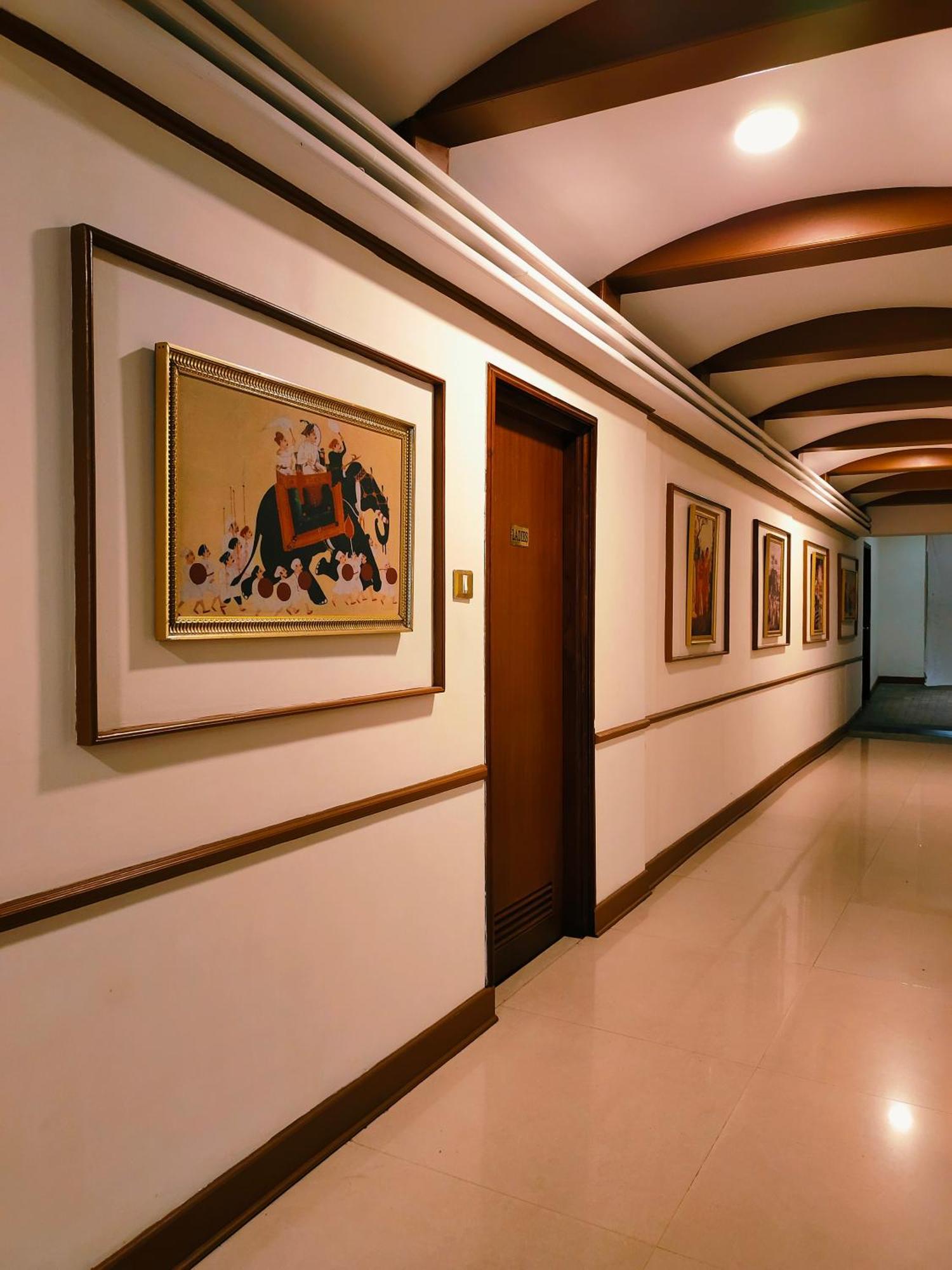 ホテル プレジデンシー Kochi エクステリア 写真